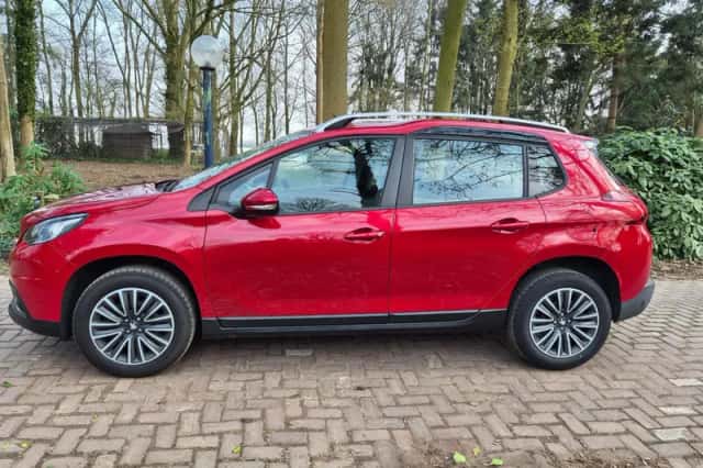 Peugeot 2008 (2018) thumbnail 3
