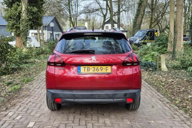 Peugeot 2008 (2018) thumbnail 5