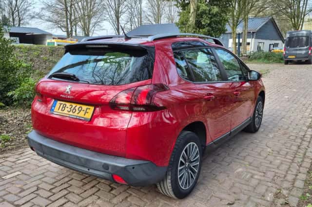 Peugeot 2008 (2018) thumbnail 6