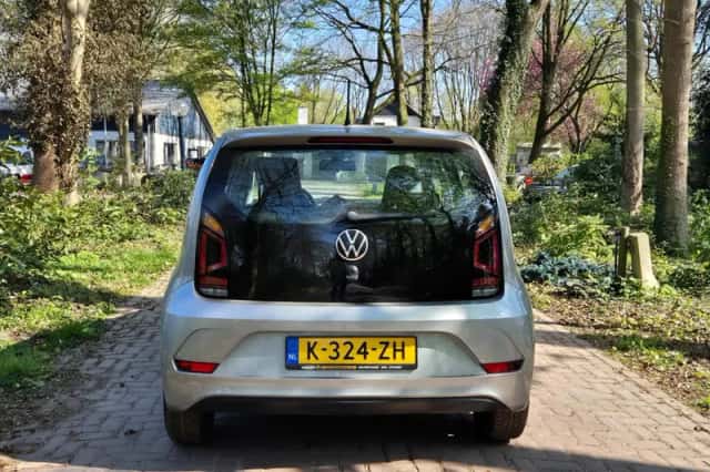 Volkswagen Up! (2021) thumbnail 5