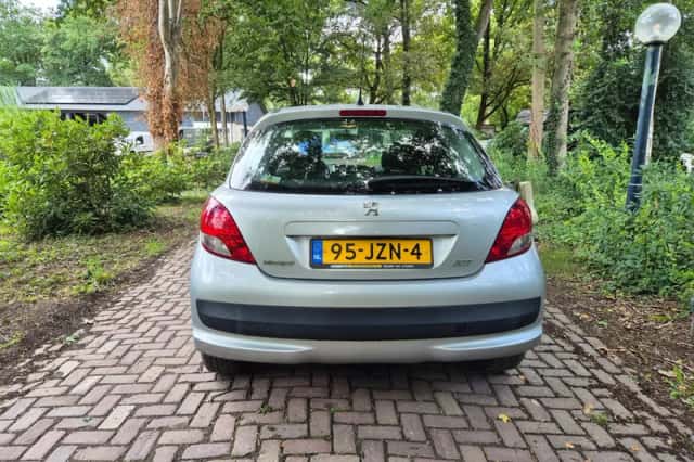 Peugeot 207 (2009) thumbnail 5
