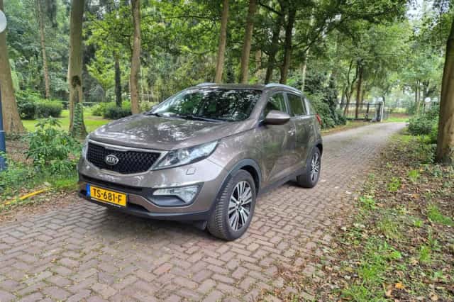 Kia Sportage (2015) thumbnail 2
