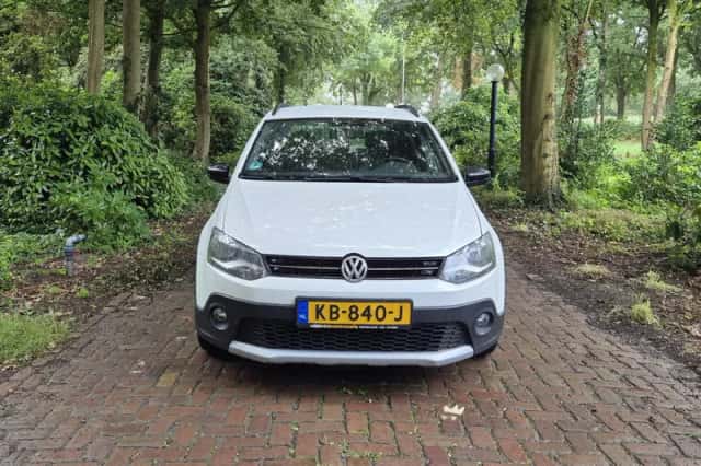 Volkswagen Polo (2012) thumbnail 2