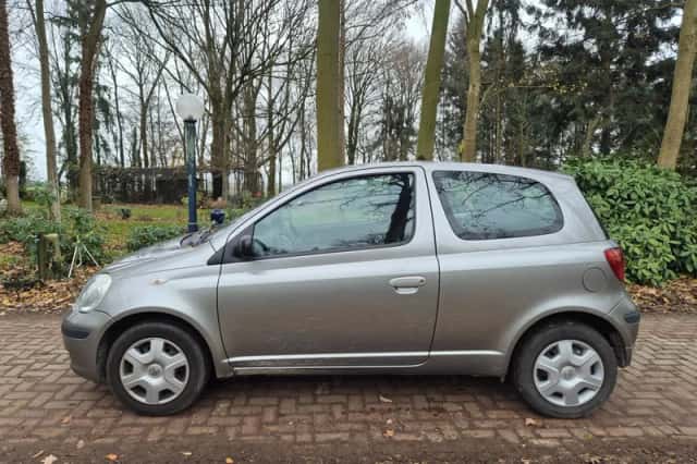 Toyota Yaris (2004) thumbnail 3