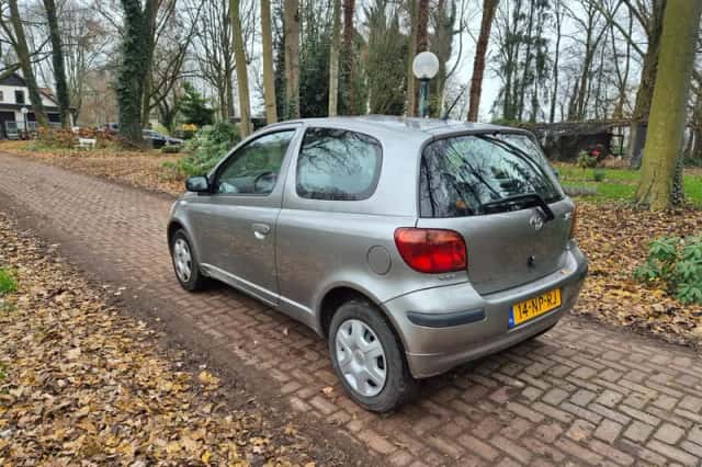 Toyota Yaris (2004) thumbnail 4