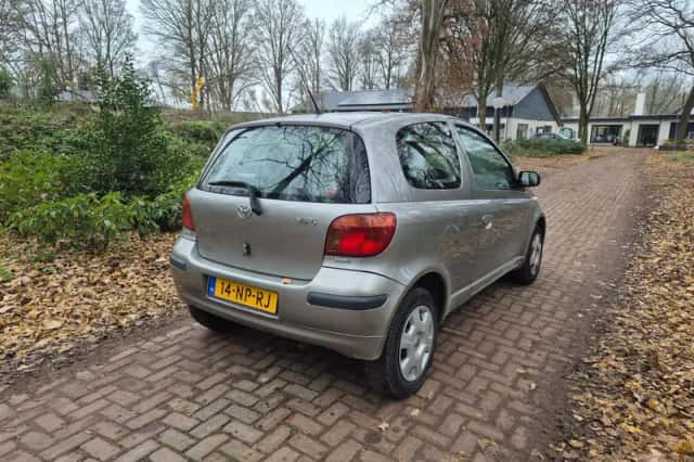 Toyota Yaris (2004) thumbnail 6