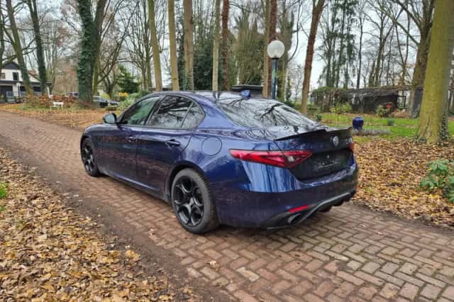 Alfa Romeo Giulia (2017) thumbnail 4