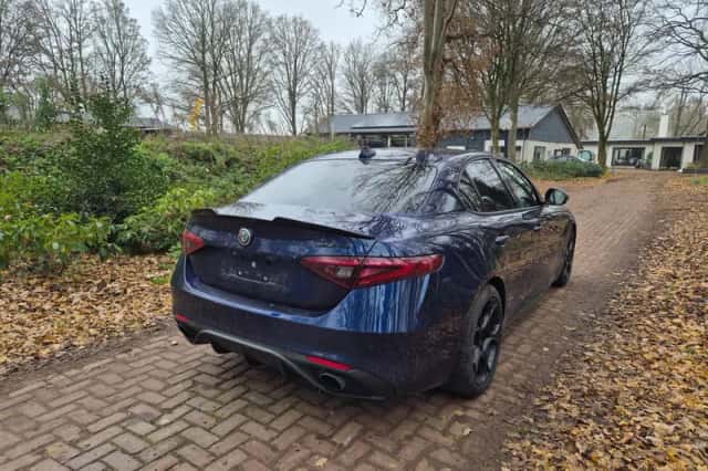 Alfa Romeo Giulia (2017) thumbnail 6