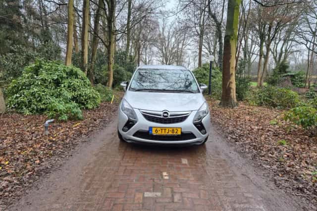 Opel Zafira (2014) thumbnail 1