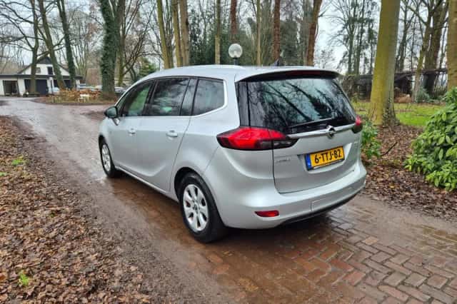 Opel Zafira (2014) thumbnail 4