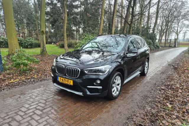 BMW X1 (2018) thumbnail 2