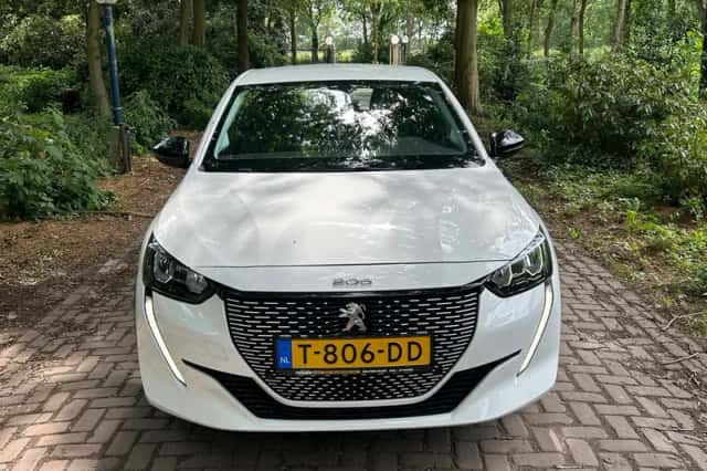Peugeot e-208 (2023) thumbnail 1