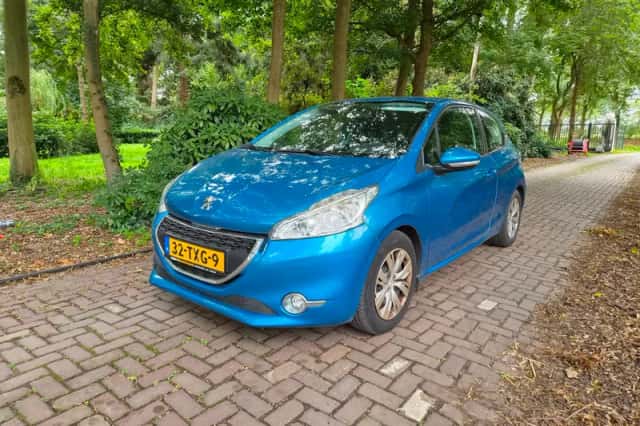 Peugeot 208 (2012) thumbnail 2