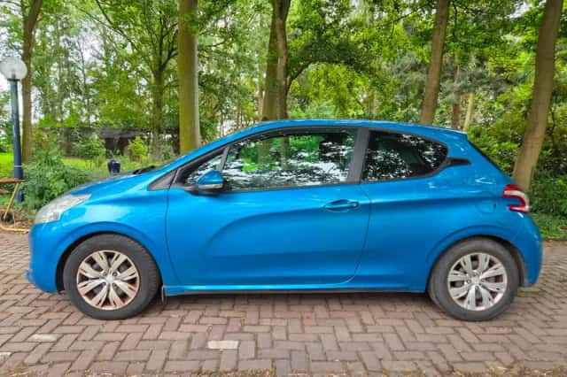 Peugeot 208 (2012) thumbnail 3