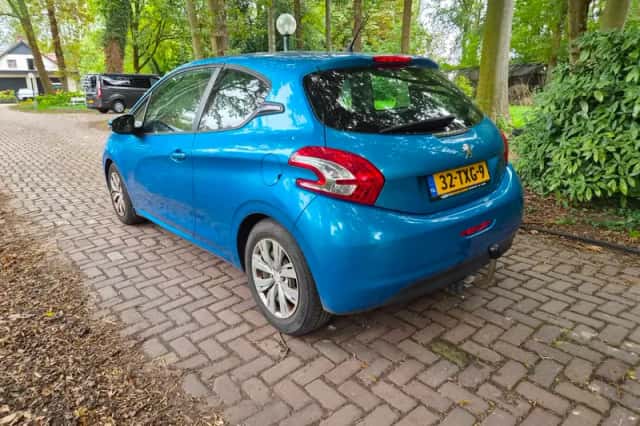 Peugeot 208 (2012) thumbnail 4