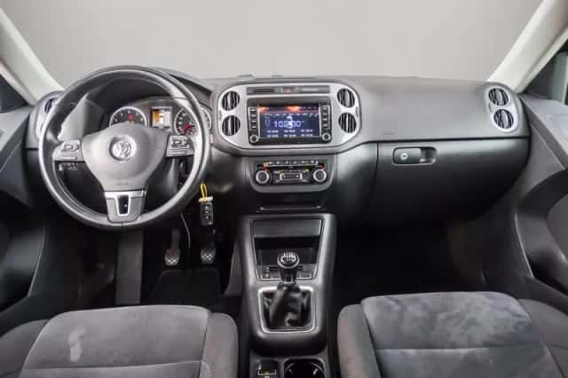 Volkswagen Tiguan (2012) thumbnail 4