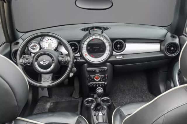 MINI Cabrio (2013) thumbnail 3