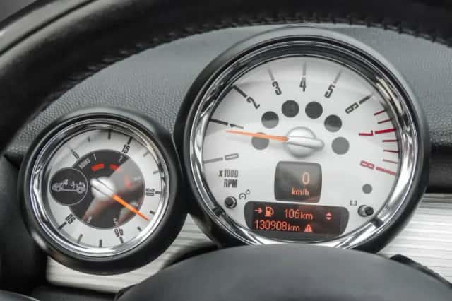 MINI Cabrio (2013) thumbnail 5