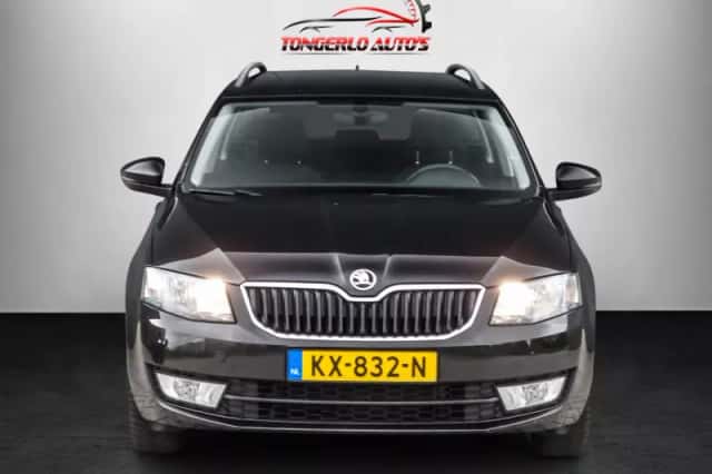 Škoda Octavia (2017) thumbnail 2