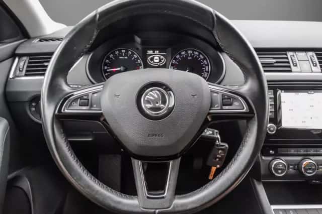 Škoda Octavia (2017) thumbnail 4