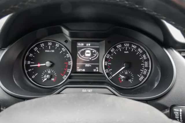 Škoda Octavia (2017) thumbnail 5