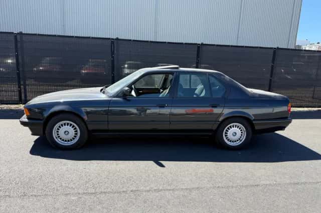 BMW 7-Serie (1994) thumbnail 2