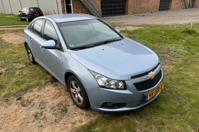 Chevrolet Cruze (2009) thumbnail 1