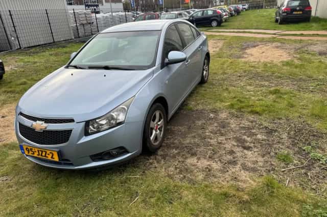 Chevrolet Cruze (2009) thumbnail 2