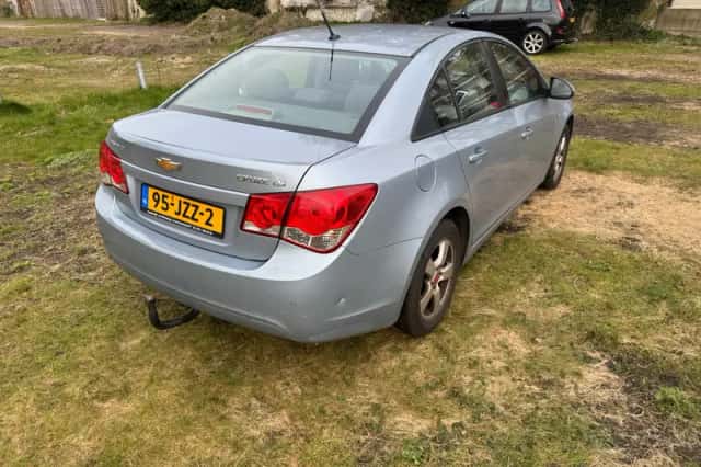 Chevrolet Cruze (2009) thumbnail 4