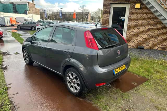 Fiat Punto (2017) thumbnail 2