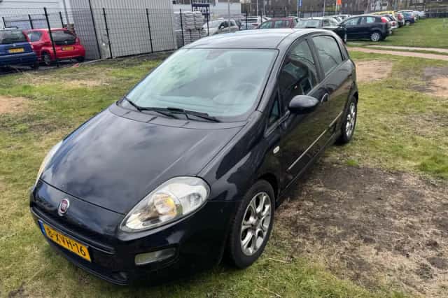 Fiat Punto (2014) thumbnail 2