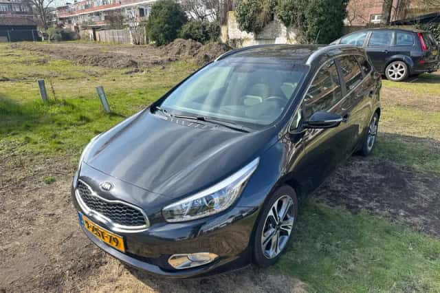 Kia Cee'd (2015) thumbnail 1