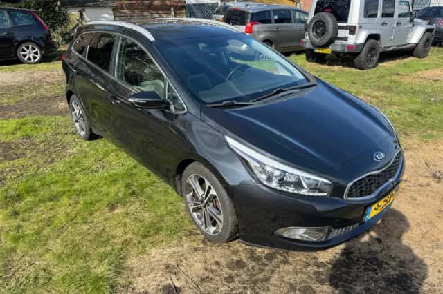 Kia Cee'd (2015) thumbnail 2