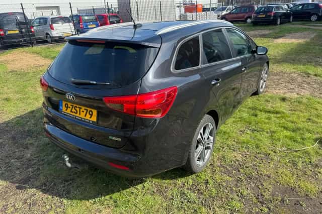 Kia Cee'd (2015) thumbnail 4