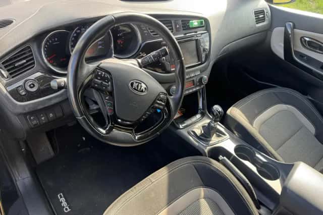Kia Cee'd (2015) thumbnail 5