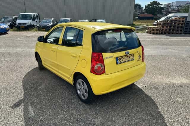 Kia Picanto (2008) thumbnail 4