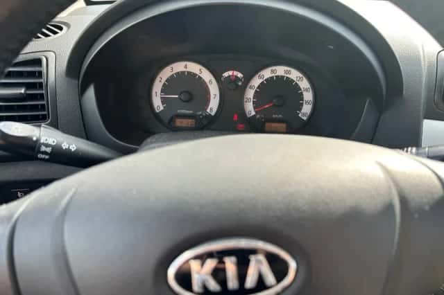 Kia Picanto (2008) thumbnail 6