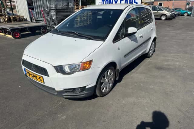 Mitsubishi Colt (2012) thumbnail 2
