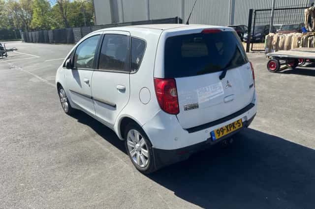 Mitsubishi Colt (2012) thumbnail 3