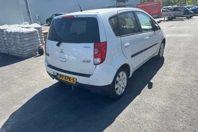 Mitsubishi Colt (2012) thumbnail 4