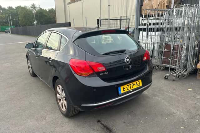 Opel Astra (2015) thumbnail 3