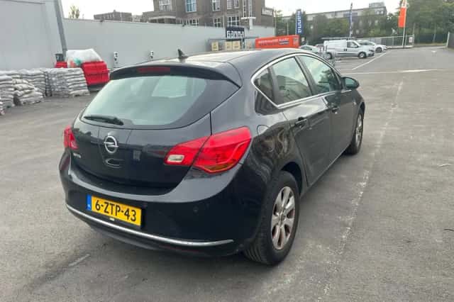 Opel Astra (2015) thumbnail 4