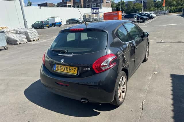 Peugeot 208 (2012) thumbnail 5