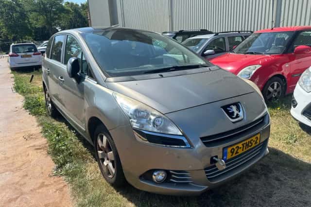 Peugeot 5008 (2012) thumbnail 1