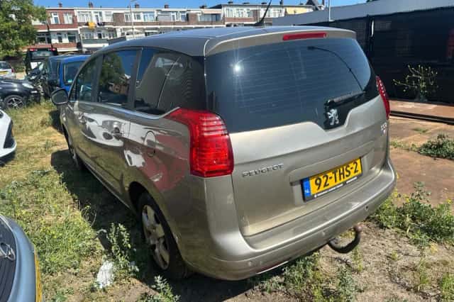 Peugeot 5008 (2012) thumbnail 4