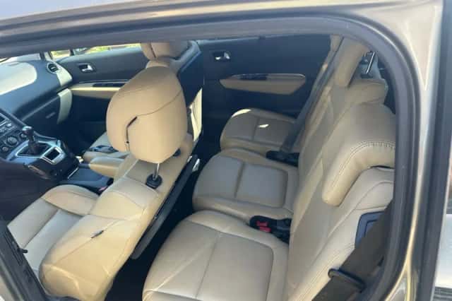 Peugeot 5008 (2012) thumbnail 6
