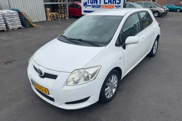 Toyota Auris (2009) thumbnail 1