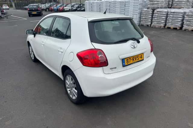 Toyota Auris (2009) thumbnail 4
