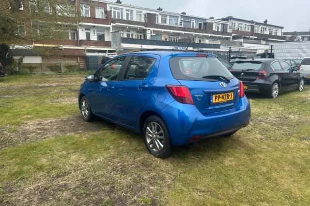 Toyota Yaris (2016) thumbnail 4