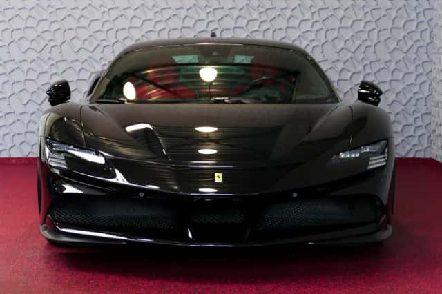 Ferrari SF90 Stradale (2022) thumbnail 5